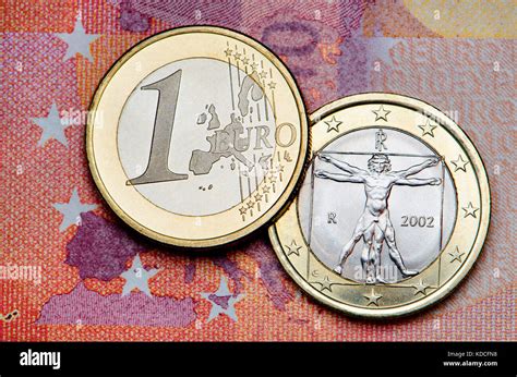 Italian 1 Euro coin on a 10 Euro note Stock Photo - Alamy