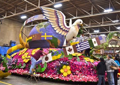 Behind the Scenes at the 2012 Tournament of Roses Parade Floats ...