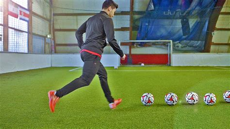 How To Shoot a Curve Ball Free Kick Tutorial w/ Gündogan - YouTube