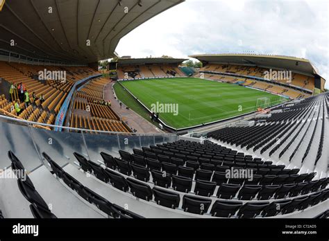 Molineux stadium hi-res stock photography and images - Alamy