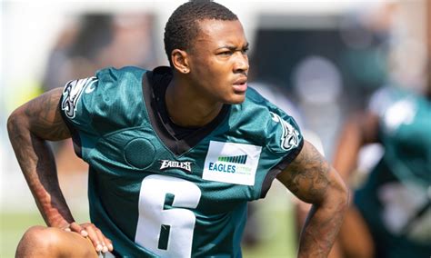 DeVonta Smith injury: Eagles WR to miss 2-3 weeks with knee sprain