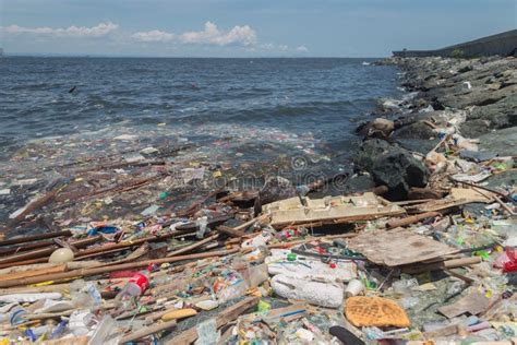 Manille, Philippines - Mai, 18, 2019 : Pollution En Plastique D'océan ...