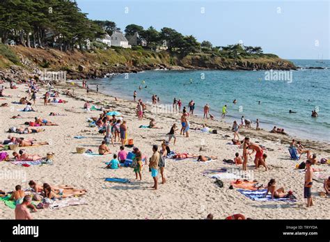 Arzon (Brittany, north-western France): beach of Port Navalo Stock Photo - Alamy