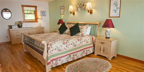 Top Rated Unique lodging in Camden Maine, Oceanfront Inn in Camden, Maine - Maine Luxury Cabin ...