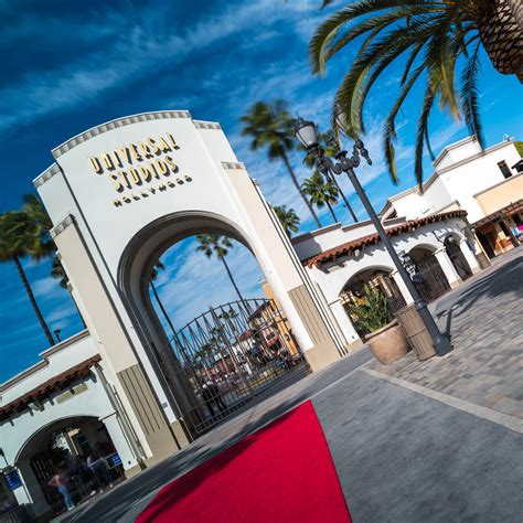 Universal Studios Hollywood Entrance