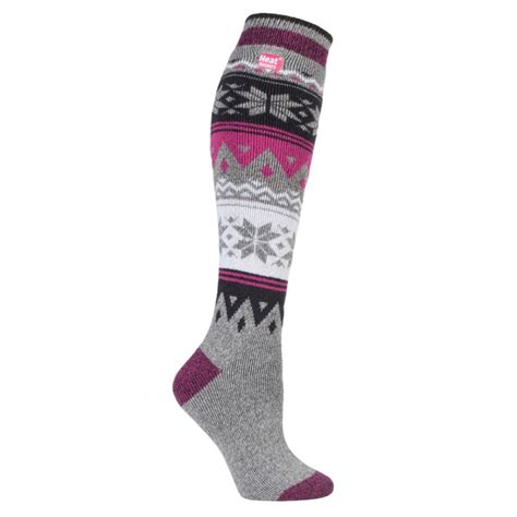 Warm socks keep your feet warm in cold weather | HeatHolders | Export Worldwide