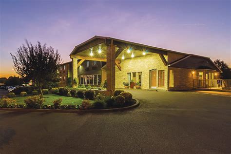 La Quinta Inn & Suites by Wyndham Woodburn | Woodburn, OR Hotels