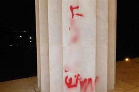 Did Lincoln Memorial Vandal Just Spray 'F- Islam' on DC Monument? - TheWrap