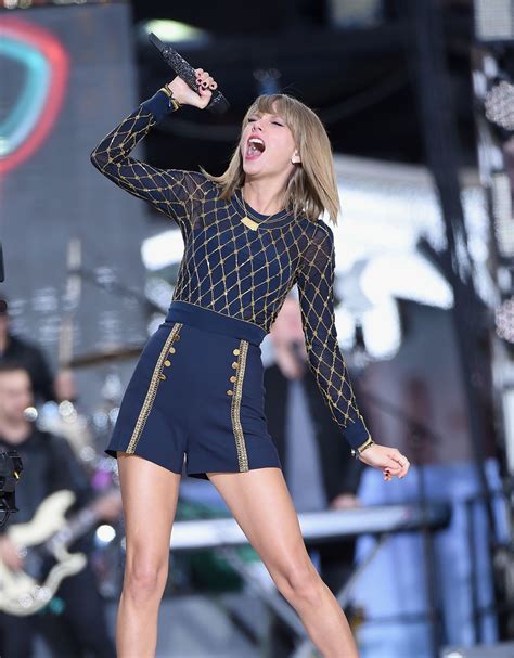 Taylor Swift Performs in concert at 'Good Morning America' in New York ...