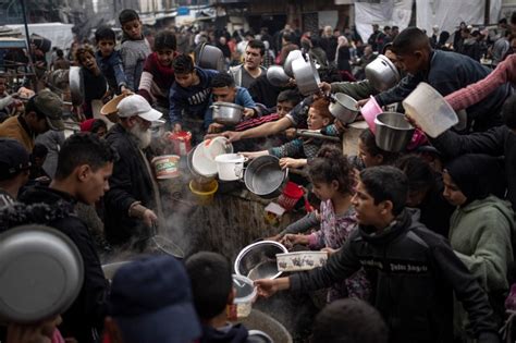 Complete Gaza inhabitants dealing with starvation disaster, famine ...