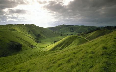 Green Hill Sun In Dark Sky - [1920 x 1200]