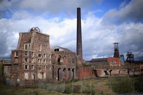 37 Haunting Photos Of Abandoned Places Across The UK