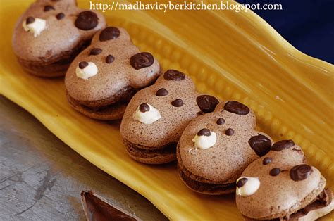 Madhavi's Cyber Kitchen: Vegan chocolate macarons