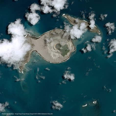 Hunga Tonga: l'emozionante spettacolo della nascita di un'isola racchiuso in un time-lapse