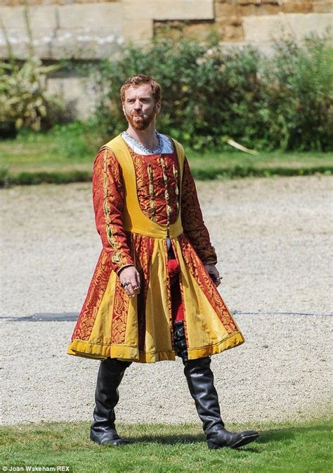 Damian Lewis transforms into King Henry VII in an eye-catching costume | Medieval clothing ...