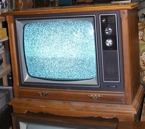 Old tv, Color television, Vintage television