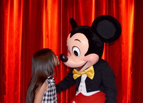 How to Meet and Greet Mickey Mouse at Disney World?