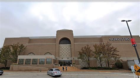 Chicago area smash-and-grab thieves hit Nordstrom twice in one day ...