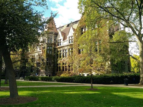 6 Best Colleges & Universities to Attend in Chicago, IL | UrbanMatter