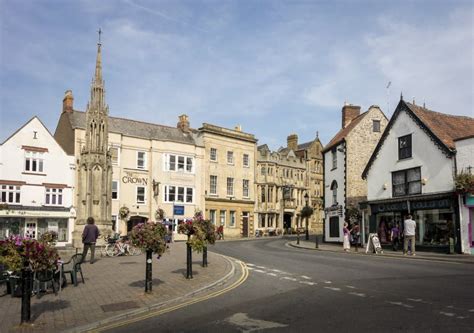 Glastonbury Town Centre editorial photography. Image of british - 54087317