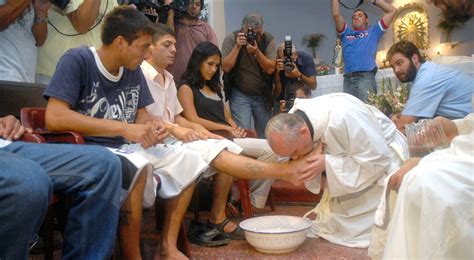 Women may now have their feet washed at Holy Thursday Mass, Pope says - Catholic Telegraph