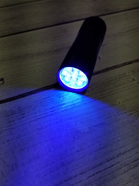 UV Flashlight - UV Light