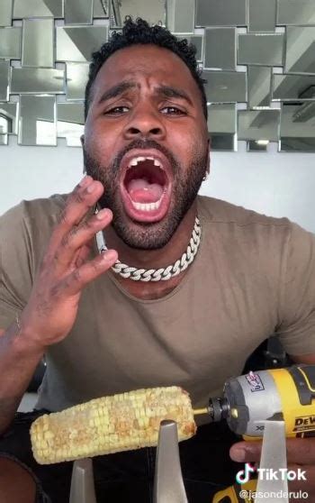 Jason DeRulo appears to break front teeth while eating an ear of corn ...