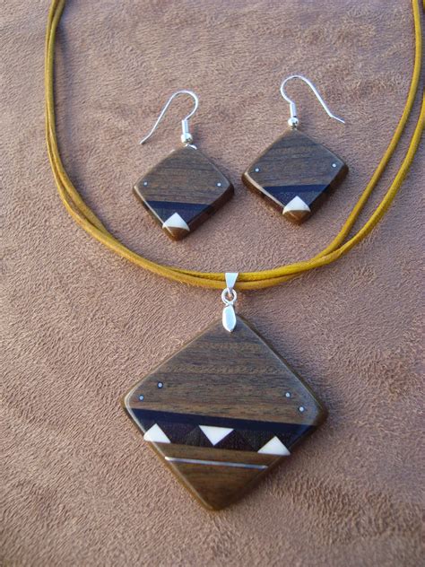 El Olivo Artesanias: Joyeria Artesanal en Madera