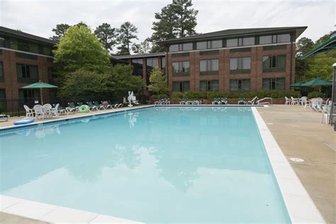 Williamsburg Woodlands Hotel & Suites, an official Colonial Williamsburg Hotel in Williamsburg ...