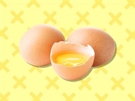 How To Crack An Egg (And Separate Egg Yolks) | Chatelaine