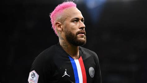 Neymar showing off his pink hair | Neymar Jr - Brazil and PSG - 2020