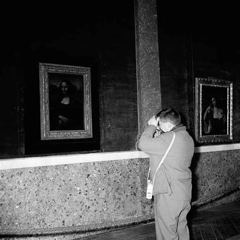 SPECIALIST TAKES PICTURES Mona Lisa Back Louvre Museum After A Bri- 1963 Photo EUR 6,65 ...