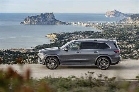 The XXL luxury SUV: the new Mercedes GLS vs BMW X7