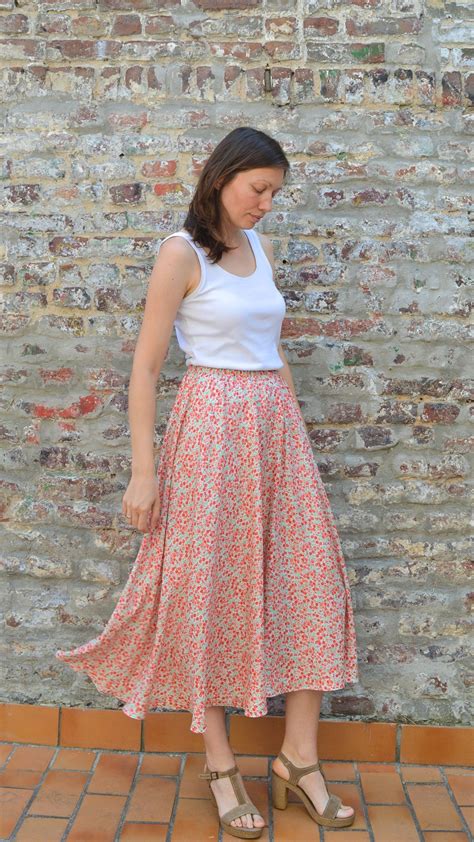 How to sew a simple half circle Skirt without a zipper - Beginner's Sewing Tutorial