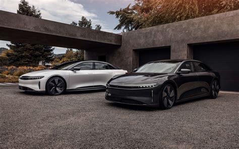 Download wallpaper: Lucid Air Grand Touring Stealth 2880x1800