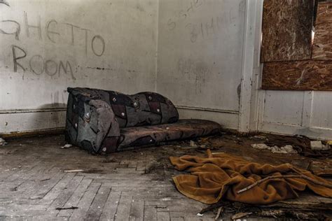 Ghetto Room | Ghetto, Room, Abandoned