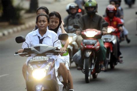 Polsek Cilandak Imbau Pelajar SMP tak Bawa Motor ke Sekolah | Republika ...