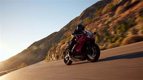 2024 Triumph Daytona 660 Adds Power And Torque To The Middleweight Triple