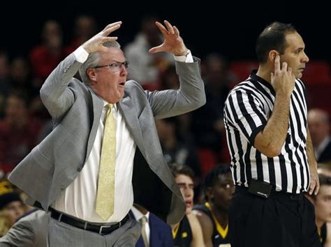 Iowa's Fran McCaffery ejected after charging onto court at Maryland