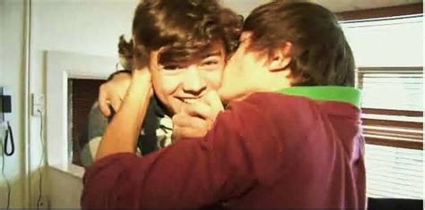 Bromance kiss! - One Direction Photo (18861180) - Fanpop