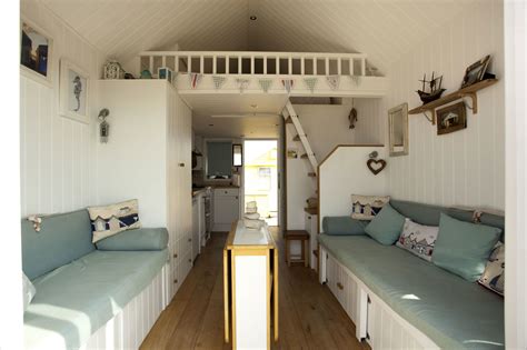 Ecologic huts at Mudeford spit #BeachHuts UK | Casas, Construccion