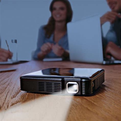 Pocket-Sized HDMI Pico Projector | Gadgetsin