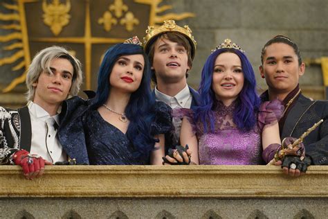 Dove Cameron, Sofia Carson, and More "Descendants 3" Stars Say Goodbye ...