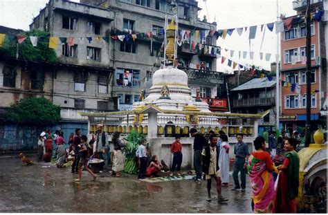 File:Small stupa in Kathmandu.jpg - Wikipedia