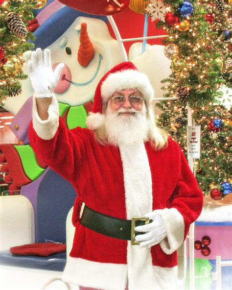 The Photo Finishers brings Santa back to mall | Hot Springs Sentinel Record