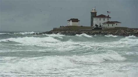 Coast Guard deems two Rhode Island lighthouses surplus