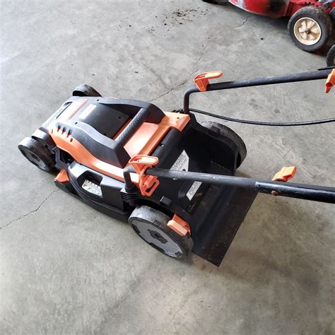 BLACK AND DECKER ELECTRIC LAWN MOWER - Big Valley Auction