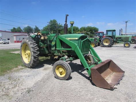 John Deere 3010 salvage tractor at Bootheel Tractor Parts