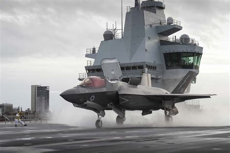 Video: F-35 Takes Off from HMS Queen Elizabeth in Portsmouth Harbor