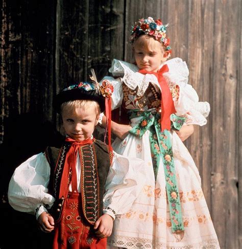 Folk costumes of Czech Republic | Folk costume, Beautiful people, Czech ...